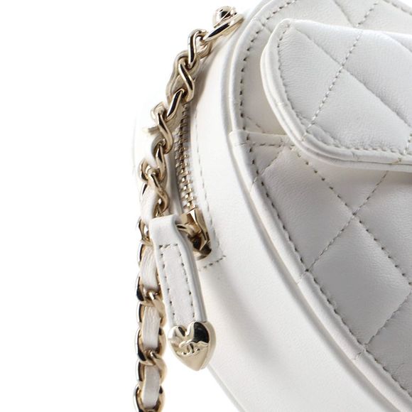 Chanel CC in Love Heart Clutch with Chain Quilted Lambskin White - Picture 9 of 10